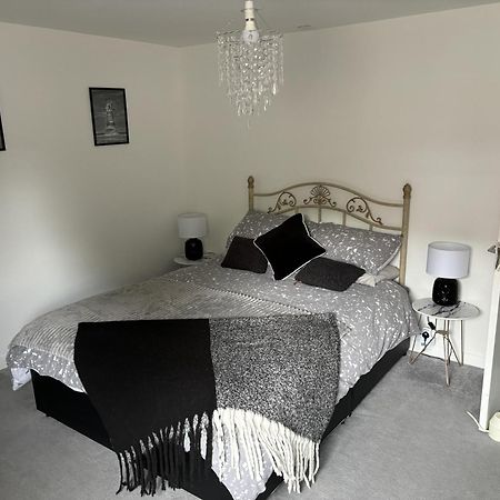 2 Bed-Sleeps 4-Sea View-Pet Friendly-Parking Διαμέρισμα Λανέλι Εξωτερικό φωτογραφία
