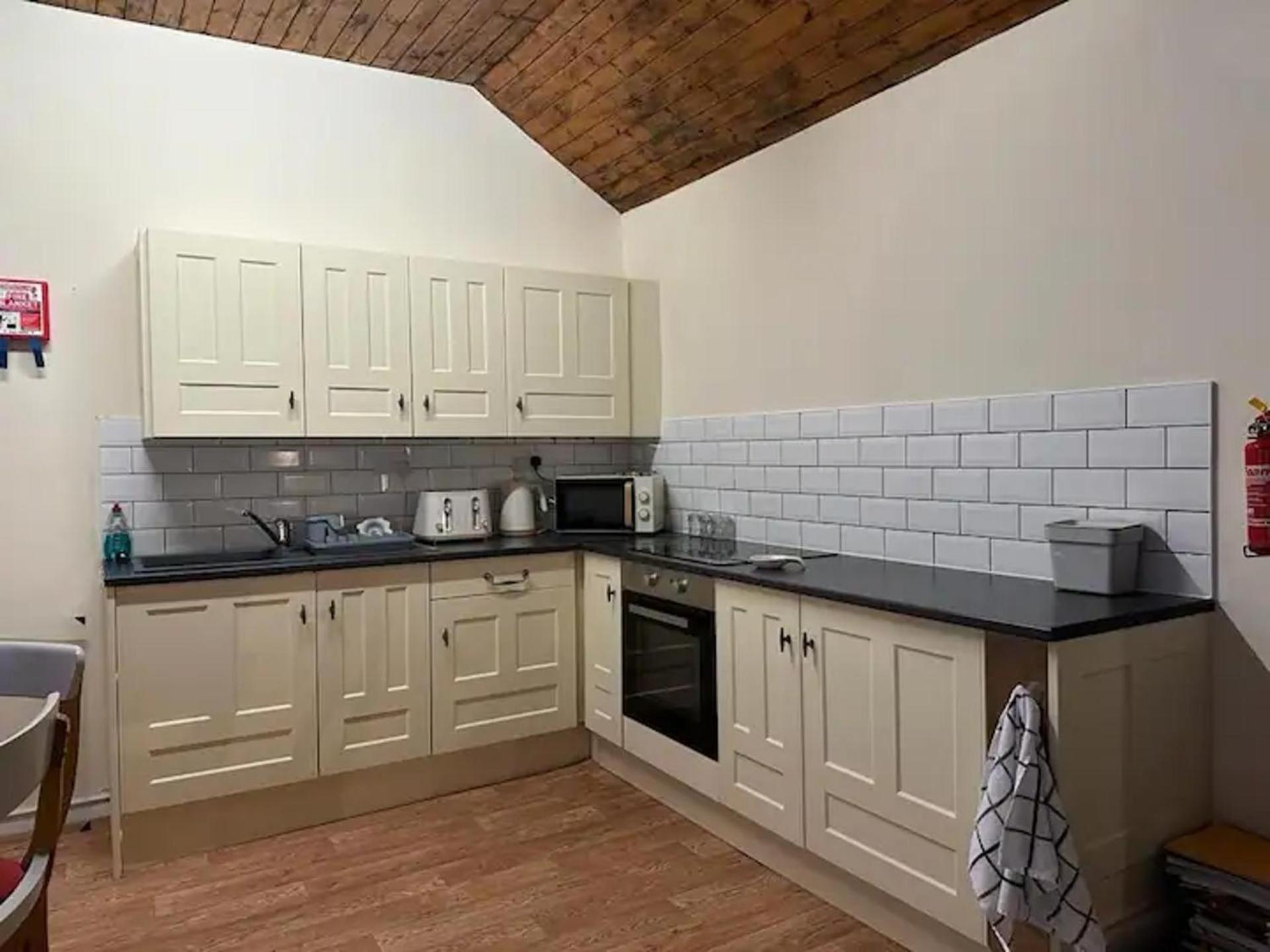 2 Bed-Sleeps 4-Sea View-Pet Friendly-Parking Διαμέρισμα Λανέλι Εξωτερικό φωτογραφία